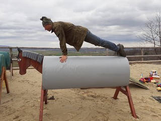 sztuczny koń - woltyżerka, zabawa, dosiad