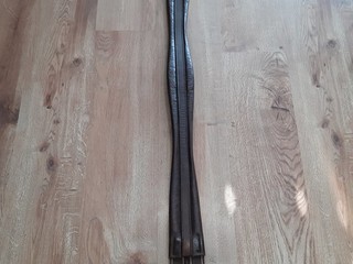 Brązowy popręg skórzany z gumami 135 cm