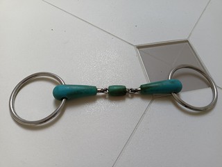 Wędzidło plastikowe niebieskie podwójnie łamane 14 cm
