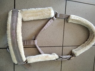 Eskadron kantar faux fur full beżowy