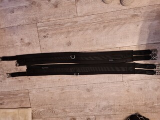 popręgi Showmaster, r. 130 cm, syntetyczne, 2 szt, czarne, bdb z wadą