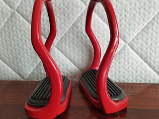 Strzemiona aluminiowe model Islandzki 12cm czerwone