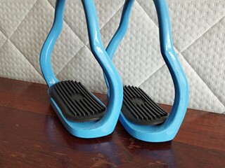 Strzemiona aluminiowe model Islandzki 12cm błękitne