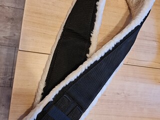 popręg Superior, r. 135 cm, futro syntetyczne, bez gum, czarny, NOWY