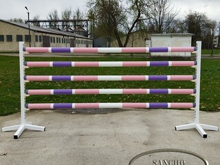 Przeszkody jeździeckie dla koni. Zestaw treningowy/parkurowy