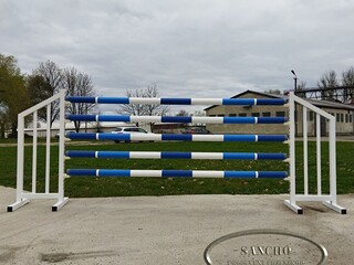 Przeszkody jeździeckie dla koni. Zestaw parkurowo-treningowy