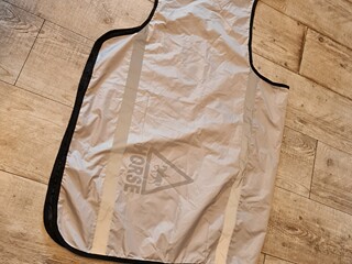 derka treningowa Steeds, odblaskowa, wodoodporna, r. 145-155 cm, srebrna, bdb