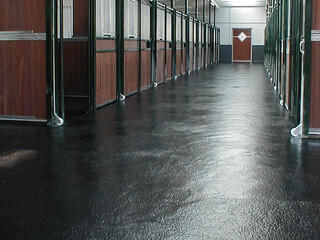 wylewka gumowa do stajni