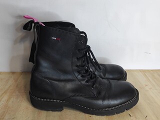 660.41. Buty Tommy Hilfiger rozmiar 41