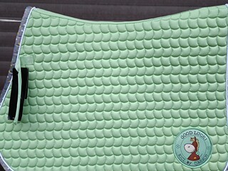 Eskadron nici pistachio VS