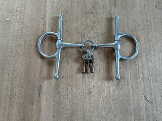 Wędzidło z wąsami z zabawką