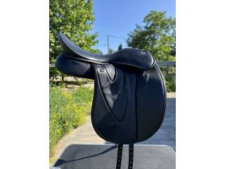 Siodło ujezdzeniowe WOW siedzisko 17 cali, panele close contact