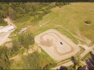 Działka w Bieszczadach z ujeżdżalnią, projektem na dom i stajnie