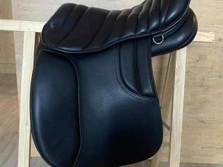 Siodło rajdowe Galop – 17”, łęk 32 – prawie nowe
