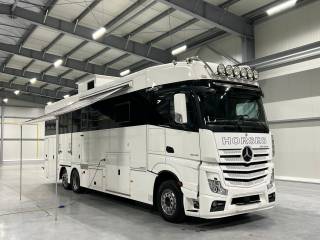 Koniowóz Mercedes Actros Giga Space 2545, zabudowa Interhorse