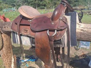 Zestaw western: siodło, popręg, pad, oglowie