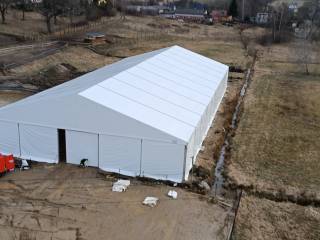 Hala solidna do Stadniny - aluminiowa konstrukcja - nietrwale związana z gruntem