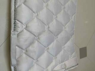 Biały, satynowy czaprak