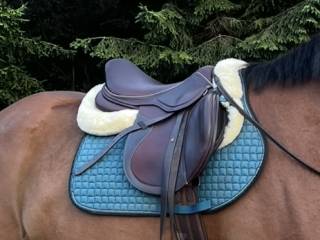 Siodło skokowe brązowe 17,5 cala 32 łęk ,wymienne łęki