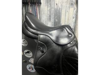 Siodło czarne ikonic light 16’’