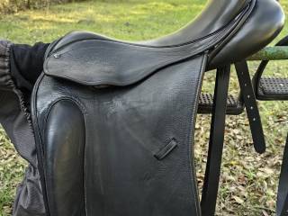 Siodło ujeżdżeniowe County 17,5