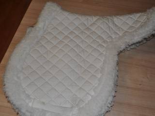 czaprak z futrem, biały, wycięty, r. cob, używany