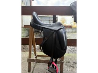 Sprzedam siodło ujezdzeniowe erre plus