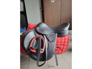 Sprzedam siodło czarne skokowe 17,5 Mirage