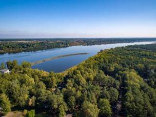 Wydzierżawię stajnię na 10 koni w okolicach Krubina (gmina Wieliszew, powiat nowodworski, 25 km od Warszawy) z 5 ha sianą łąką