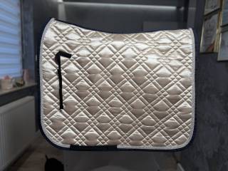 Elegancki ujeżdżeniowy czaprak