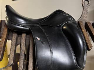 siodło ujeżdżeniowe Equipe Olympia 18”