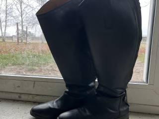 Bardzo szerokie oficerki skorzane