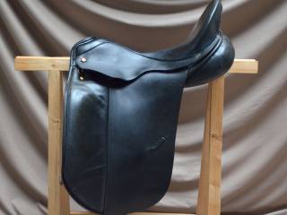 Albion SLK siodło ujeżdżeniowe z szerokim kanałem 17,5" NM wysoki kłąb