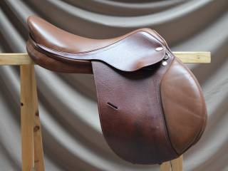 Siodło skokowe Santa Cruz w jasno brązowym kolorze 17” M