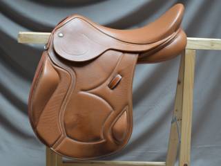 Siodło wszechstronne w jasno brązowym kolorze 17,5 NM