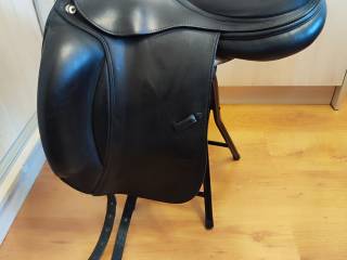 Siodło ujeżdżeniowe Prestige D1 K jednotybinkowe 17"