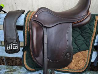 Siodło ujeżdżeniowe HB Contact 17