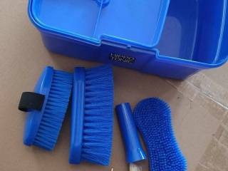 Komplet szczotek z skrzynką