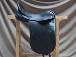Albion Legend K2 siodło ujeżdżeniowe z szerokim kanałem, wysoki kłąb 18" W