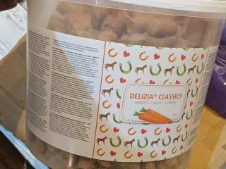 Smaczki dla konia wiaderko