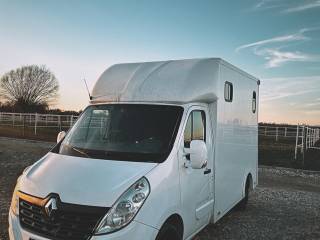 Koniowoz Renault Master