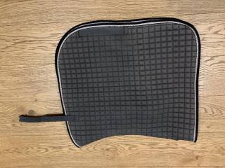 Czaprak ujeżdżeniowy Eskadron, oliwkowy z czarno-złotą lamówką