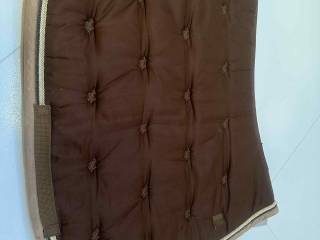 Brązowy czaprak JH Collection z satynowym połyskiem