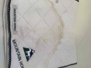 Biały czaprak ujeżdżeniowy Mountain Horse