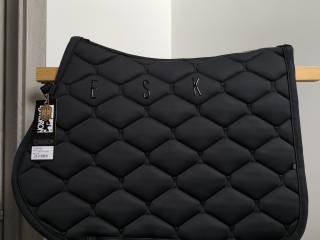 Czaprak eskadron Full vs skokowy