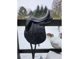 Siodło ujeżdżeniowe 17,5 Sue Carson