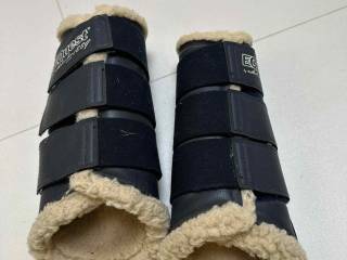 Ochraniacze granatowe z futrem L Equest