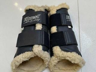 Ochraniacze granatowe z futrem M Equest