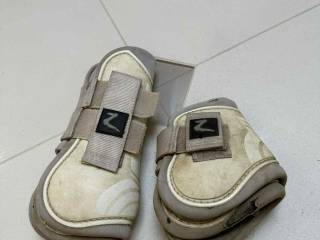 Komplet białych ochraniaczy Horze cob/M