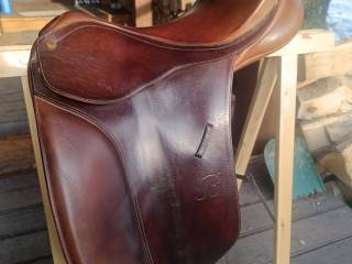 Siodło ujeżdżeniowe Bates Caprilli 17" brązowe